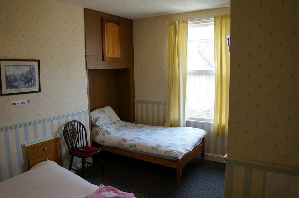 The Captain Guesthouse Scarborough Bagian luar foto