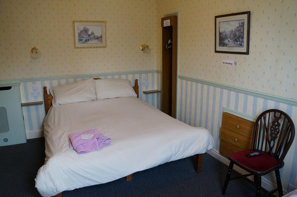 The Captain Guesthouse Scarborough Bagian luar foto
