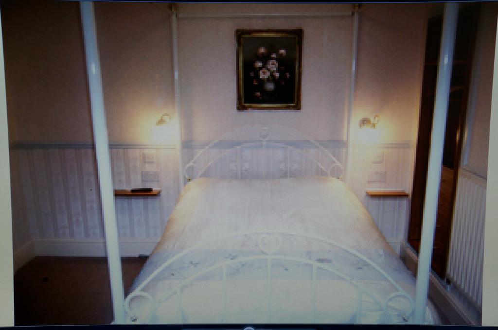 The Captain Guesthouse Scarborough Bagian luar foto