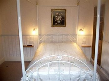 The Captain Guesthouse Scarborough Bagian luar foto